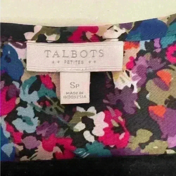 Talbots sleeveless/tank blouse, size Small Petite. Floral print. - Picture 4 of 5
